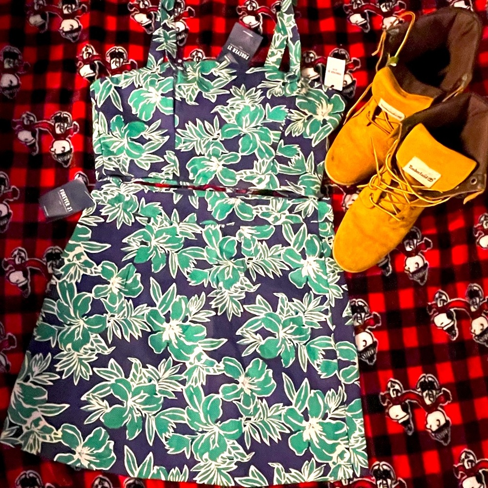Forever 21  tropical 🏝 crop top and matching skirt.